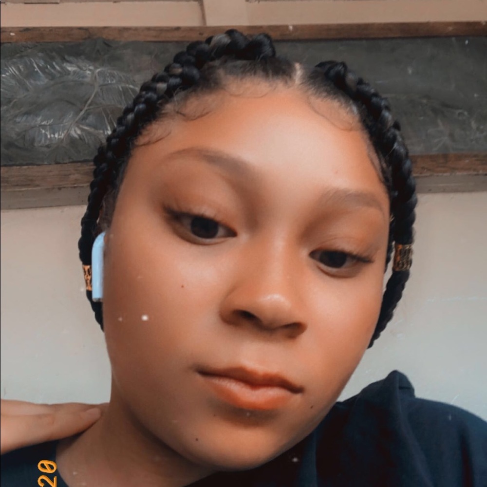 Meet your Posher, Yulisa